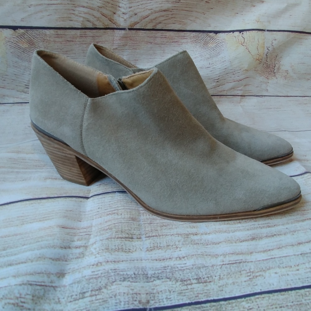 Sale 💲Lucky Ankle Booties Landrue Stone 10M